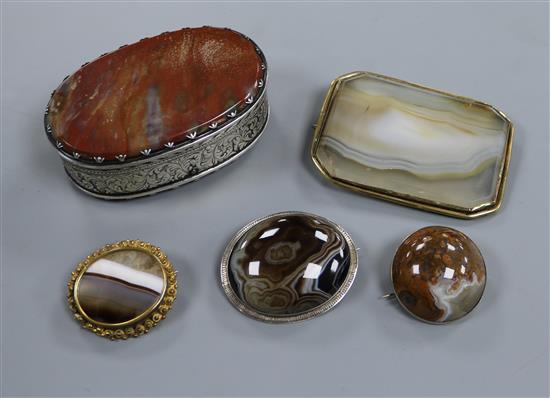 A Georgian white metal and jasper hardstone oval snuff box and four hardstone brooches including banded agate.